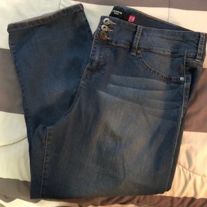Torrid jegging capris